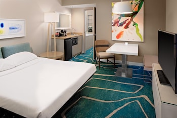 Suite, 1 King Bed with Sofa bed, Mobility Accessible, Microwave
