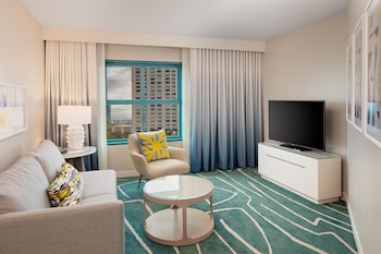 Suite, 1 King Bed with Sofa bed, City View, Corner