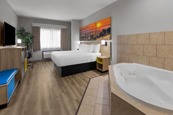 Deluxe Studio Suite, 1 King Bed, Non Smoking