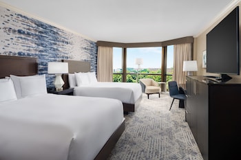 Deluxe Room, 2 Queen Beds, Microwave