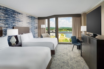 Room, 2 Queen Beds, Microwave, Lake View