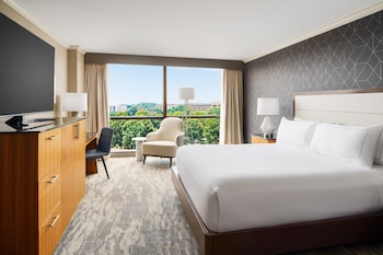 Premium Room, 1 King Bed, Microwave