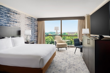 Deluxe Room, 1 King Bed, Microwave