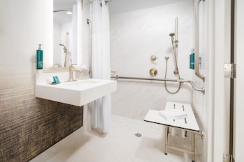 Room, 1 King Bed, Accessible, Microwave (Mobility and Hearing)