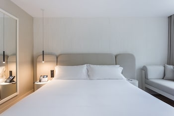 Design Double or Twin Room