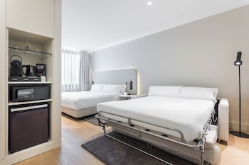 Family Room, 1 King Bed with Sofa bed