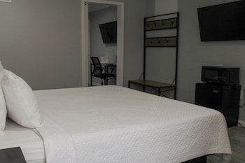 Suite, 1 King Bed with Sofa bed, Non Smoking