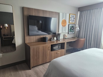 Standard Room, 1 King Bed