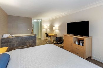 Suite, 1 King Bed, Non Smoking, Jetted Tub