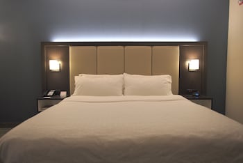 Suite, 1 King Bed with Sofa bed, Jetted Tub