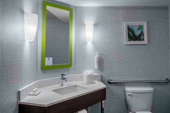 Room, Roll In Shower, Accessible, Non Smoking