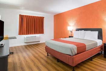 Deluxe Room, 1 Queen Bed, Non Smoking, Hot Tub