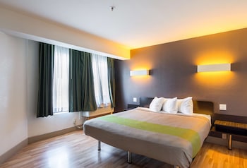Deluxe Room, 1 Queen Bed, Accessible, Non Smoking