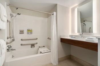 Standard Room, 2 Queen Beds, Accessible Bathtub (Communications, Mobility)