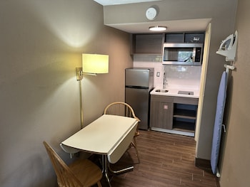 Suite, 1 Double Bed, Non Smoking, Kitchen