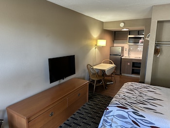 Suite, 1 Double Bed, Non Smoking, Kitchen