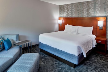 Deluxe Room, 1 King Bed with Sofa bed