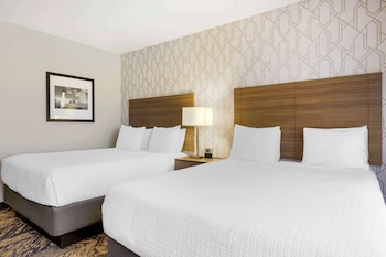 Standard Room, 2 Queen Beds, Balcony, Bay View
