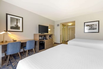 Standard Room, 2 Queen Beds, Balcony, Bay View