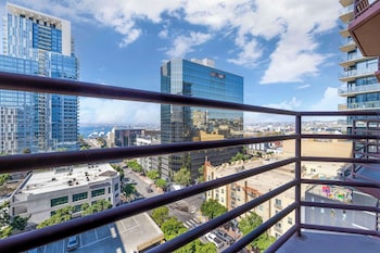 Standard Room, 1 King Bed, Balcony, Bay View