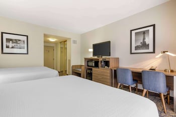 Standard Room, 2 Queen Beds, Balcony, Pool View