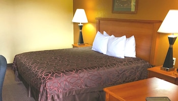Standard Room, 1 King Bed, Smoking, Refrigerator & Microwave
