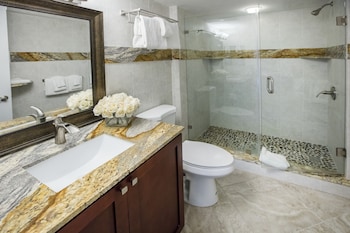 Deluxe Room, 1 Queen Bed with Sofa bed, Ocean View (1 Bedroom Ocean View Suite Signature)
