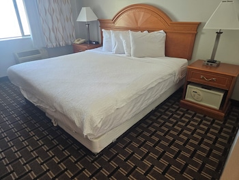 Room, 1 King Bed, Non Smoking (No Elevator)