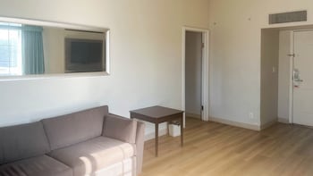Deluxe Room (Tub)