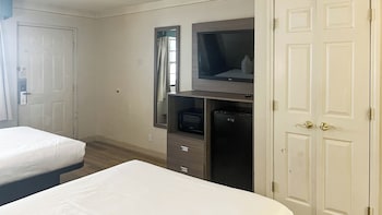 Deluxe Room, 2 Double Beds (Kitchen)