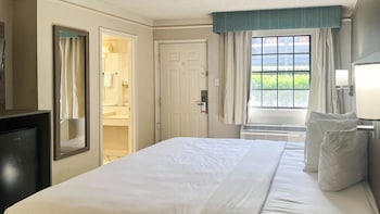 Deluxe Room (Tub)