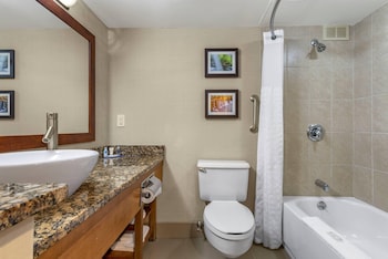 Suite, 1 Queen Bed with Sofa bed, Non Smoking