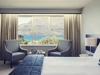 Deluxe Room, 1 King Bed, Lake View