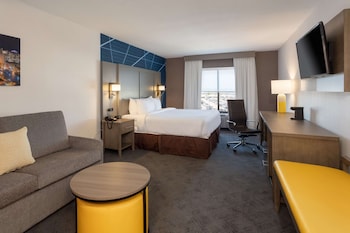 Suite, 1 King Bed with Sofa bed, Non Smoking