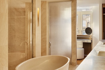 Deluxe Park Suite