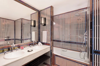 Deluxe Suite, 1 Bedroom, City View