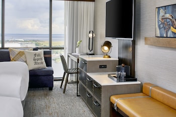 Deluxe Room, 2 Queen Beds, River View (Mobility Accessible, Tub)