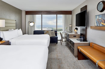 Deluxe Room, 2 Queen Beds, River View (Mobility Accessible, Tub)