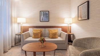 Junior Room, 1 King Bed