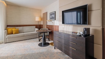 Club Room, 1 King Bed, Club Lounge Access