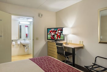 Superior Room, 1 King Bed, Accessible, Non Smoking (Roll-In Shower)