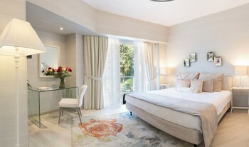 Signature Double with private balcony & Lycabettus view