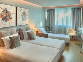 Basic Triple Room with Courtyard View
