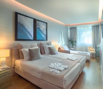 Basic Triple Room with Courtyard View
