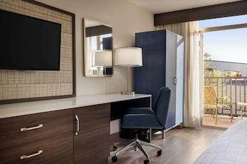 Room, 1 King Bed, Non Smoking, Balcony
