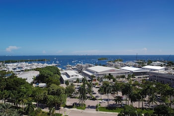 Room, 1 King Bed, Bay View (View, Balcony)