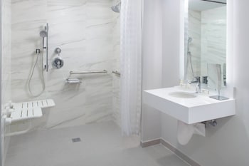 Room, 1 King Bed (Hearing Accessible)