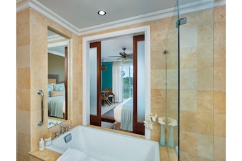 Room, 2 Queen Beds, Lagoon View