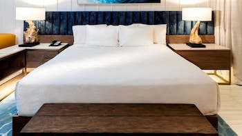 Premier Suite, 1 King Bed with Sofa bed, Oceanfront