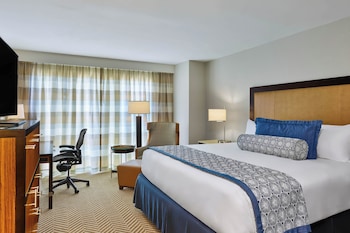 Junior Suite, 1 King Bed with Sofa bed, City View